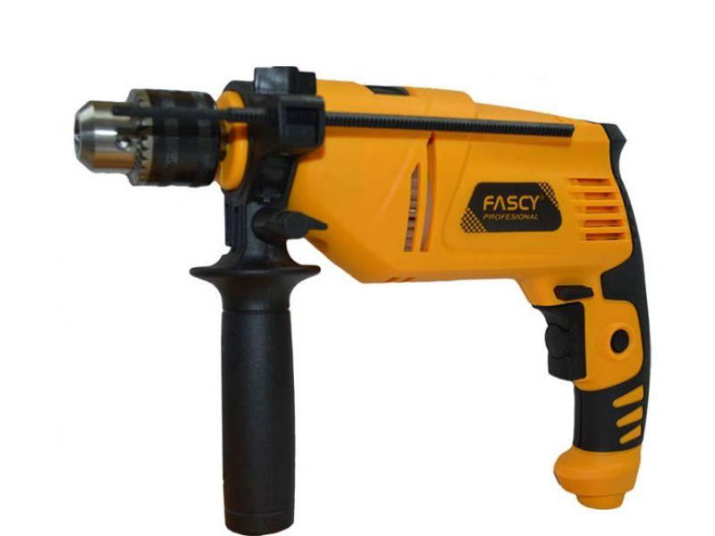 El taladro de impacto FASCY es una herramienta de uso profesional diseñado para perforaciones en hormigón, madera, metales, plástico. Indicado también para limpieza con cepillo metálico desarrollado para uso exclusivo de taladro y sierra copa. Posee carcasa nylon de alta resistencia contra golpes, empuñadura ergonómica, cómoda y manejable a la hora de trabajar que le permite realizar trabajos de forma rápida, sencilla y segura. Además puede regular la velocidad de acuerdo al tipo de material a perforar y un selector de martillete para perforaciones de pared o concreto. Utilizado principalmente en carpintería, herrería, construcción y talleres en general. 

DATOS TÉCNICOS: 
- Mandril: 13 mm 
- Potencia: 800 W 
- Velocidad: 0 - 2800 гр 
- Voltaje: 220V 50/60 Hz 

Capacidad de trabajo 
- Concreto: 13mm 
- Metal: 13mm 
- Madera: 40mm