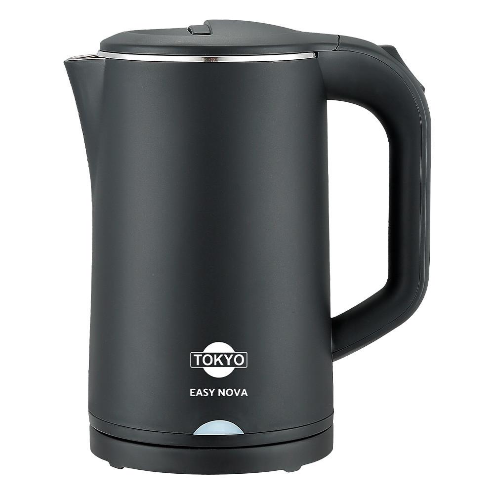 El hervidor Tokyo EASY PRO cuenta con un diseño moderno, especial para preparar un buen té o mate. Brinda durabilidad, y es de uso fácil.

Descripción
* Disco calentador de acero inoxidable.
* Función de apagado automático.
* Base con enrollador de cable.
* Desmontable con giro 360°.
* Jarra de Acero Inoxidable.
* Capacidad 1.7 litros de.
* Potencia 1.500W.

Imágenes meramente ilustrativas. Imágenes e información sujetas a cambios sin previo aviso.

Medidas del Packaging
-ANCHO:	19 CM
-ALTO:	19.5 CM
-LARGO:	21 CM
-PESO:	950 GR