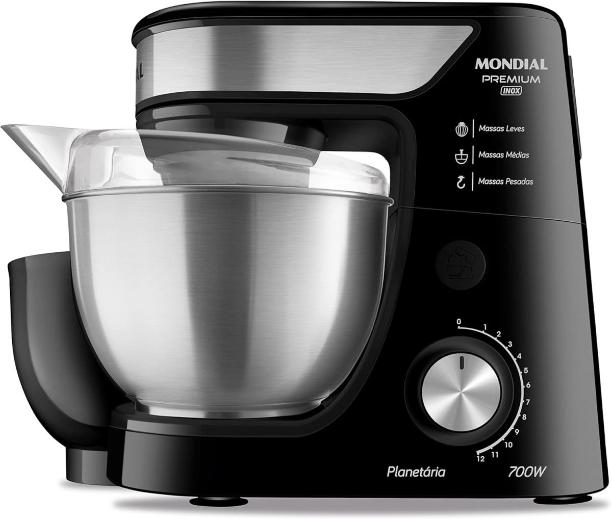 - Voltaje: 220V.
- Funciones: batir, amasar y mezclar.
- Tiene 12 velocidades.
- Cuencos Angle 2 de 4,5 L
- Sus cuencos son de acero inoxidable y plástico.
- Con base giratoria para masas más consistentes.
- 700 W de potencia
- Accesorios incluidos: 1 batidor con gancho, 1 batidor plano, 1 batidor elíptico, 1 tapón antisalpicaduras, 1 manual.

¡SORPRENDE Y PREPARA LAS MEJORES RECETAS!

¡La batidora planetaria de acero inoxidable de primera calidad BP-02P-B-Ti es la mejor opción para preparar de todo, desde claras de huevo hasta las masas más pesadas! Con 700 W de potencia y 12 velocidades, es ideal para controlar según sea necesario y según el tipo de masa a preparar.

Cuenta con 3 tipos de batidoras, permite preparar pasta ligera, mediana y pesada, con el sistema de apertura automática, puedes cambiar las batidoras con mayor facilidad, además de tener una tapa antisalpicaduras ideal para añadir ingredientes sin tener que interrumpir la preparación de la receta y mantener tu cocina limpia.

Lo mejor de todo es que vienen con 2 tazones con una increíble capacidad de 4,5 litros cada uno, un bol de acero inoxidable y otro de plástico, lo que proporciona mucha más comodidad, ya que permite preparar dos tipos de recetas con exceso de ingredientes.

ESPECIFICACIONES:
Marca: Mondial
Modelo: BP-02P-B-Ti
Color: negro/acero inoxidable
Potencia: 700 W

CARACTERÍSTICAS:
Material: PP y acero inoxidable
Tipo de enchufe: 10A
Potencia: Energía eléctrica
Capacidad en litros: 4,5 litros
Tipo de batidoras: masas ligeras, medianas y pesadas
Tipo de batidora: batidora planetaria
Número de velocidades: 12 velocidades

DIMENSIONES Y PESO:
Altura: 33,5 cm
Anchura: 17 cm
Longitud: 38 cm
Longitud del cable: 1,50 m
Peso aproximado: 3,9 kg

¿QUÉ INCLUYE?
1 batidora planetaria
2 tazones de 4,5 L
1 batidora de masa ligera
1 batidora de masa mediana
1 batidora de masa pesada
1 manual de instrucciones