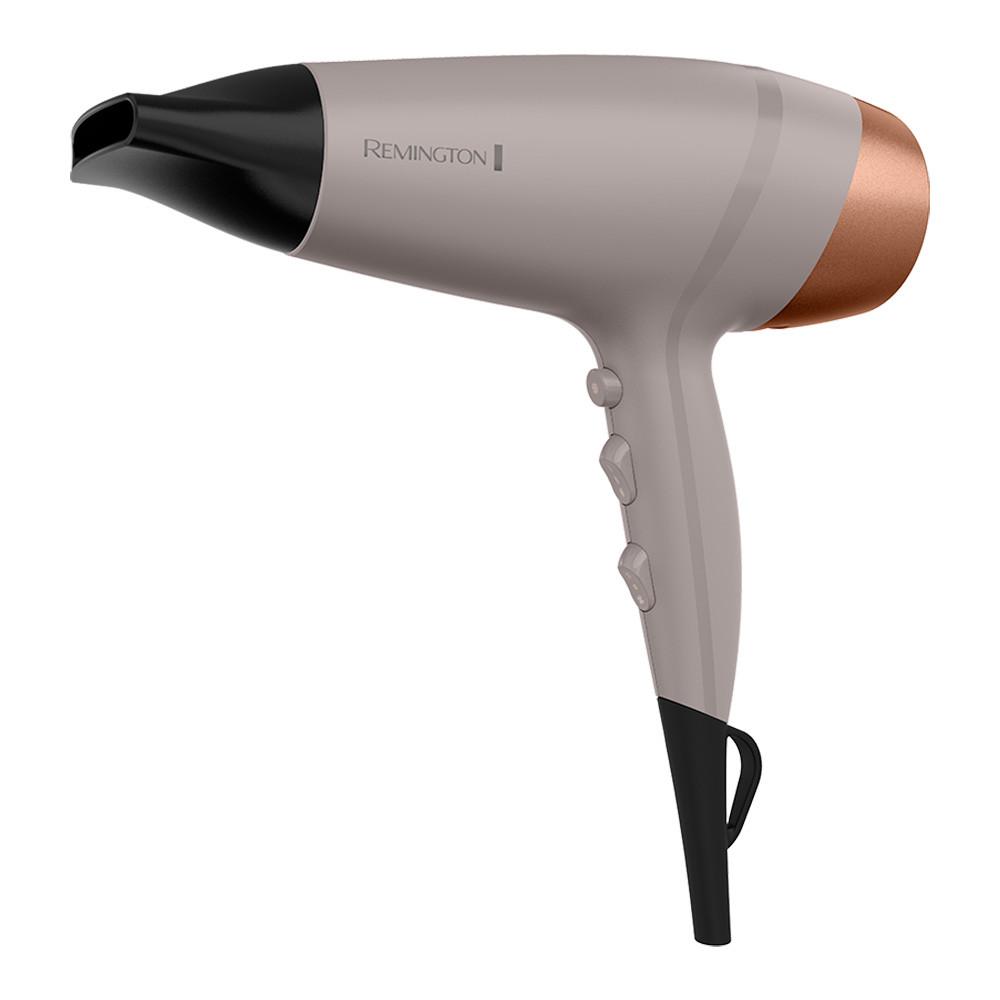* Tecnología de colágeno y biotina para un cabello más fuerte y saludable.
* Cable de alimentación de 1.8 metros de longitud para mayor comodidad.
* Botón de aire frío para fijar el peinado y darle brillo al cabello.
* Diseño ergonómico y ligero para un fácil manejo.
* 3 ajustes de temperatura y 2 de velocidad.
* Incluye boquilla concentradora.
* Gancho para colgar.
* Ráfaga de aire frío.
* Filtro Removible.
* Concentrador.

Imágenes meramente ilustrativas. Imágenes e información sujetas a cambios sin previo aviso.
Medidas del Packaging
ANCHO	31.75 CM
ALTO	26.67 CM
LARGO	48.26 CM
PESO	5080 GR